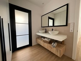 MUEBLE BAÑO COMBINADO ROBLE HERCULES CON BLANCO FENIX Y ESPEJO NEGRO